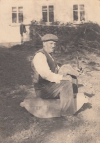 Her great-grandfather Mach, Stroužné, 1938