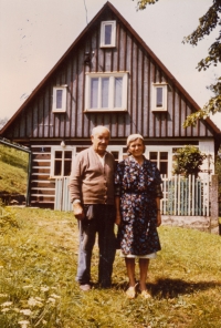 Děda Adolf Mach s Marií Houškovou, Stroužné čp. 26