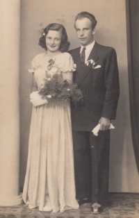 Wedding of parents Hilda Machová and Milan Plný, 1951