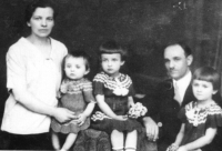 The Burget family photo. Younger sister Milada on the left, Věra in the middle and Liboslava on the right, year 1927, Vysoké Mýto
