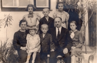 The Burgets in Kroměříž, 1938. In the upper row, from left, the witness Věra, Milan, Milada, and in the lower row, from left, mother Františka, Lídie, Jaromír, father Cyril and Liboslav
