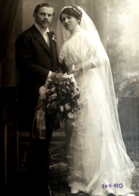 The wedding of Jan Maryška and his first wife Rozálie. The picture was taken in the famous studio Seidl in Český Krumlov in 1913.