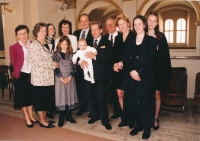 Magdalena Westman (third from right) with her family meeting Václav Havel, 1997