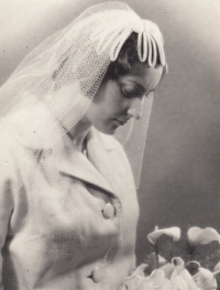 Wedding photo of Gertruda Samuelová, 1962