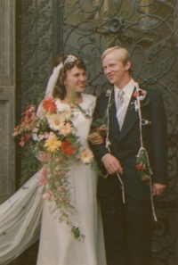 The newly married couple Cvejns in front of the Liberec Town Hall in 1975