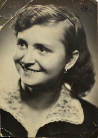 Mária Gabrhelová, née Blažejová, Jozef Gabrhel’s wife, at 18 years of age