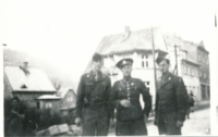 Hraničná in 1945 - father Josef Stingl (in the middle)