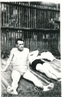 Josef Stingl as a young boy with his father at the swimming pool in Hraničná