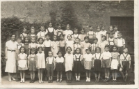 The first class of the Jewish school with Mrs. Grossová, Lydia fourth from the right in the last row. Only seven children in the photograph survived the war. Ostrava, 1936
