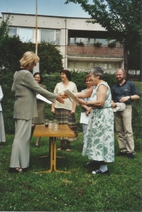 Presentation of certificates to graduates of the course of psychoanalytic psychotherapy for children and adolescents. Prague, 1998