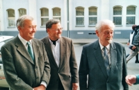 Vladimír Mašín (left) at the secondary school reunion, his professor on the right