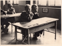 Jiří Suchomel (right) in first grade, 1950