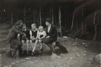 From the left: Milan's mother, Emilie Mátlová, Milan Mátl himself, Erich and Pavel Kudrna, Mrs. Kudrnová. (A year later, Pavel died during bombing of Vienna.) Vienna, 1943