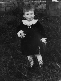 Marie Loučková (Oharková) jako tříletá, 1938