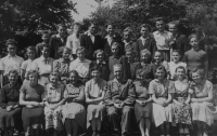 Marie Oharková and her future husband Ladislav Loučka (in the middle in the bottom row) with their pupils in Újezd in 1955