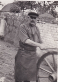 Witness’ grandad Jan making the wheel rim (1940s)