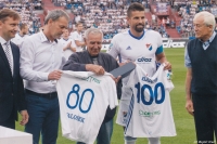 František Valošek v roce 2017 při svých 80. narozeninách na stadionu Baníku Ostrava, vedle něj stojí Milan Baroš