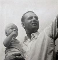 Father Otto Kořínek with son Pavel, July 1944 in Litovel