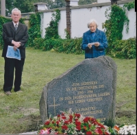 Kurt Schmidt at the unveiling of the memorial to the German victims of the internment camps