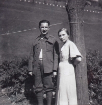 Alois a Božena Barlogovi, prarodiče Františka Chrástka, nedatováno