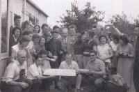 Věra Domincová with the ensemble during a tour in France in the garden of a Czechoslovak emigrant for whom the girls prepared plum dumplings, 1958
