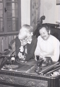 Věra Domincová with Hradistan dulcimer player M. Maňásek, Slovanská shed, 1985
