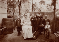 The Geisler family, Manfred Hacker's mother still as a baby on her lap, 1909
