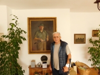 Jaroslav Teichman at the picture of his father in 2022