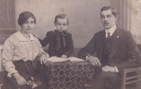 Father Antonín Kuželka with his parents Anna and Hugo