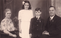 Grandparents Anna and Hugo, Věra with her brother Rudolf. Second half of the 1940s