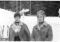 Dana Beldová, married name Spálenská, at the Winter Olympics in Grenoble 1968. To her right, her friend, a representative in luge, Olina Tylová