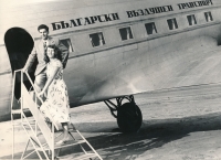 Karel Stoll s manželkou Helenou před cestou na dovolenou do Bulharska, r. 1958