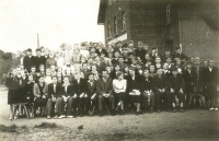 Czech School in Chudob-Žakš, sixth grade, Manfred Hacker in the middle of the second row, last year 1951–1952
