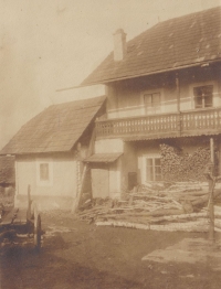 Farm in Čábuze where both Anna Bečvářová and Libuše Rovenská were born