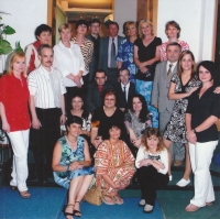 Učitelé z 3. Základní umělecké školy v Plzni ve Skvrňanech, uprostřed J. Weinerová, dole v oblíbených šatech Eva Rovenská