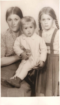 Václav Mařík with his mum and sister