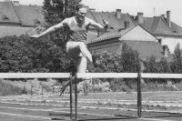 Pamětníkova disciplína byla původně běh na 100 metrů překážek, později přešel k desetiboji