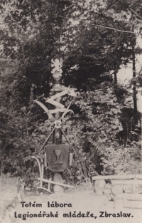 Totem pole of the legionary youth camp in Zbraslav, 1938