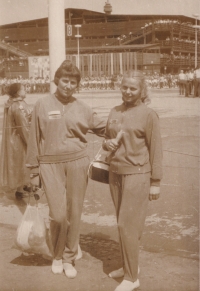 Věra Pěničková jako cvičitelka na spartakiádě v roce 1960