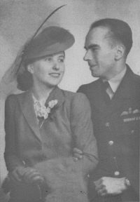 Wedding photo of the newlyweds Kratkoruký, 1940
