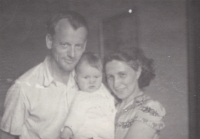 With her parents, 1956