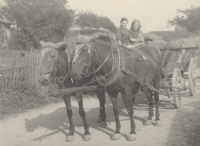 Jarmila with her sister in Ostředek near Benešov on holidays, 1956