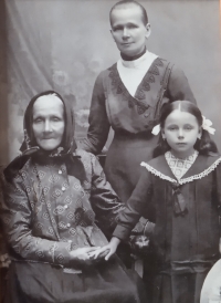 Mother Marie Hejtmanská, née Brdíčková (right), grandmother, and great-grandmother, 1917