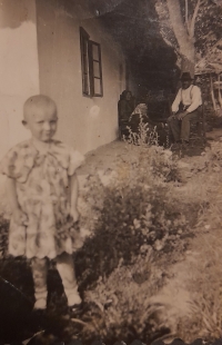 Zlata Bednářová (Korpášová) as a small child