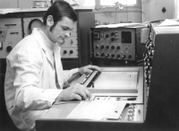 Manžel Marty Pechové Pavel na svém pracovišti na Vysoké škole chemicko-technologické v Praze v 80. letech 20. století