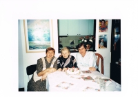  80- birthday of Pavlova's mother, next to her mother - Katka and Pavol. Petach-Tikva 1997

