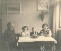 Svatopluk Haugwitz as a child with his family