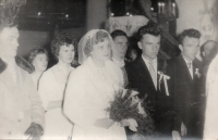 Svatba bratrance Josefa Práška, pamětnice jako svědkyně, Číhošť, cca 1962