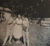 With her mother and sister 