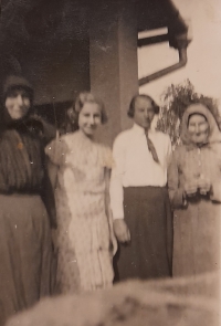 On the left maternal grandmother, next to her Zlata		